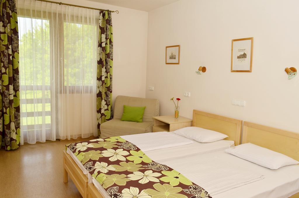 إسترغوم Grante Motel الغرفة الصورة